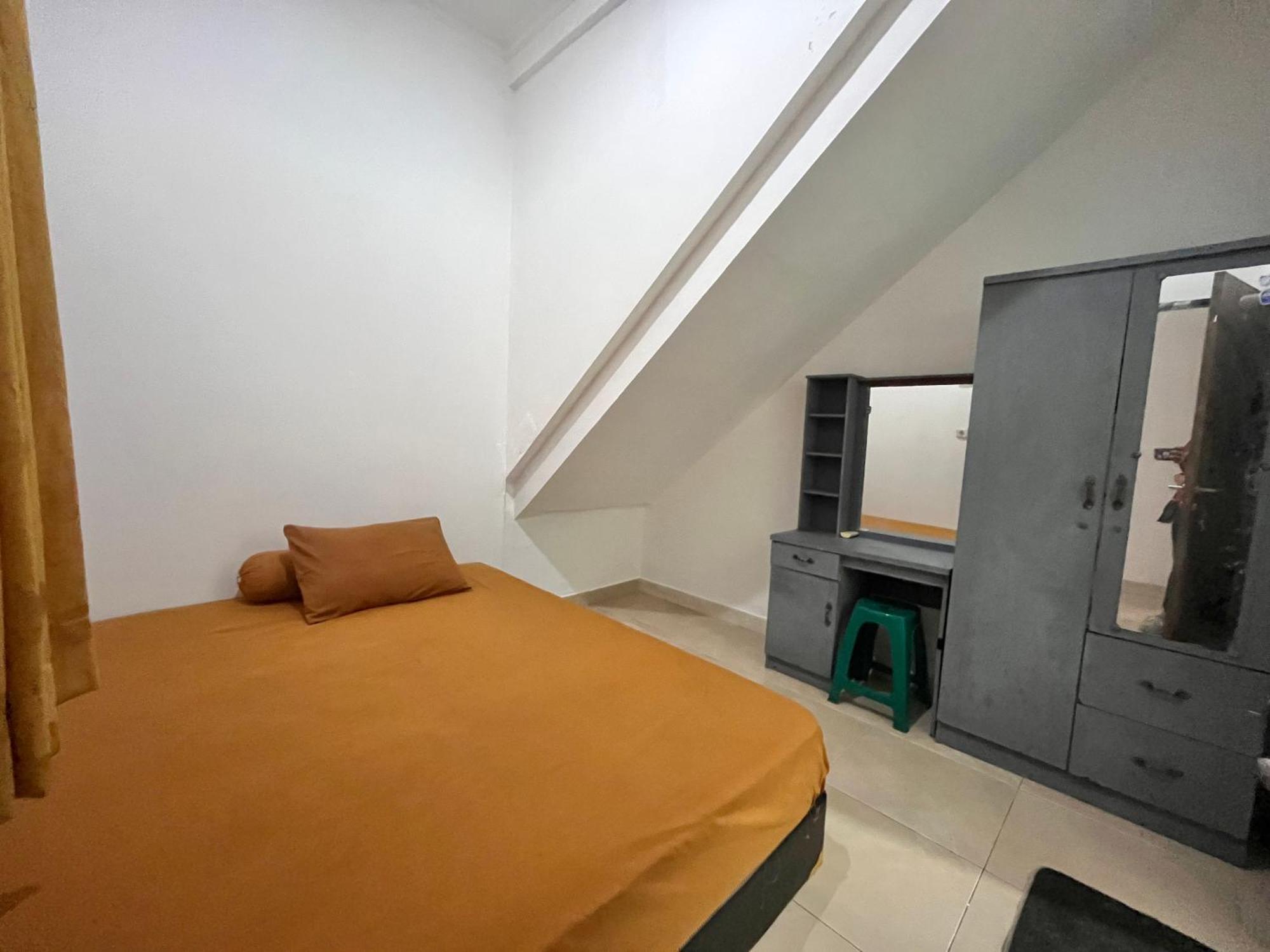 Hostel Sejahtra Rawamangun *